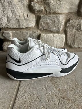 Nike White and Black Low-Top Sports Sneakers